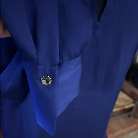 INC SILKY ROYAL BLUE LONG SLEEVE KEYHOLE GOLD CHAIN NECKLINE DRESSY BLOUSE SZ M - Picture 5 of 10